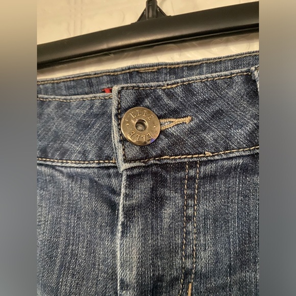 Elle | Distressed Ankle length denim | Size 6 - Picture 3 of 5